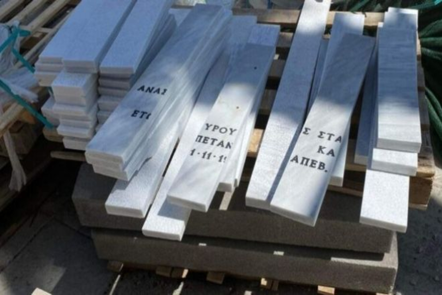 Έργο… πνοής στην Καλαμάτα: Θα χρησιμοποιούσαν πλάκες από τάφους για την ανάπλαση δρόμου