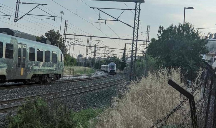Λάρισα: Παραλίγο νέα σιδηροδρομική τραγωδία – Δύο τρένα στην ίδια γραμμή