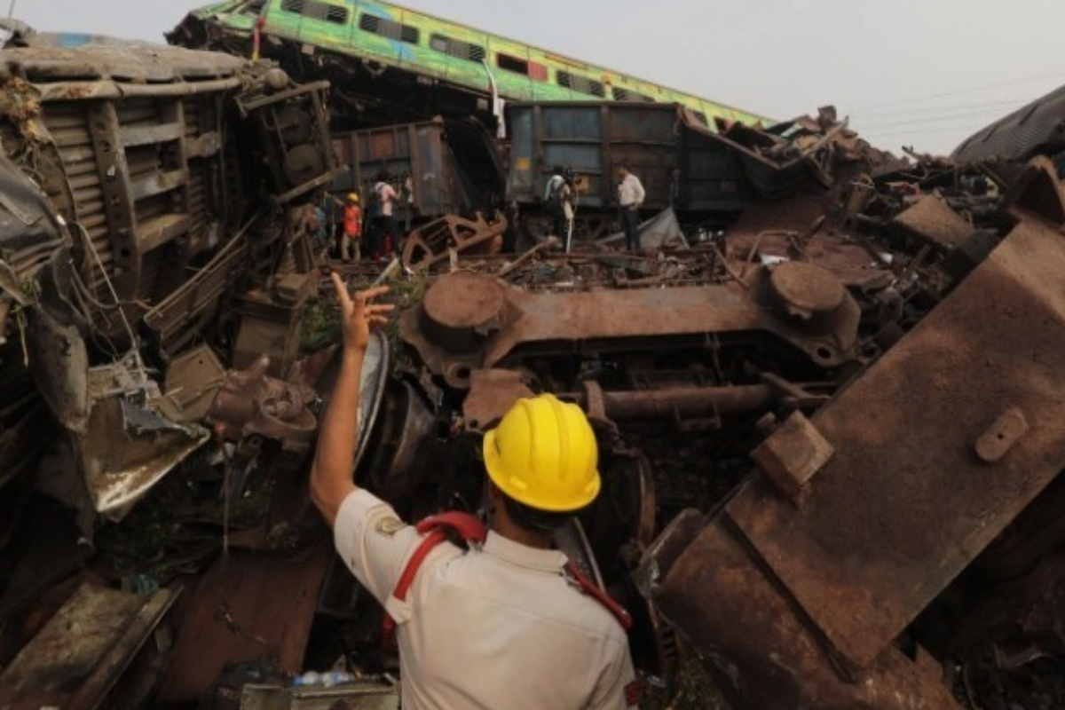 Ινδία: Πάνω από 100 πτώματα στα αζήτητα μετά το πολύνεκρο σιδηροδρομικό δυστύχημα