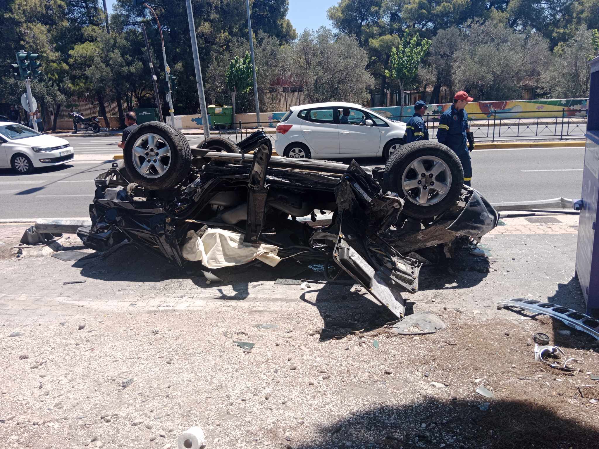 Τραγωδία στη Ραφήνα – Ένας νεκρός κι ένας σοβαρά τραυματίας από τροχαίο στη Μαραθώνος (pics)