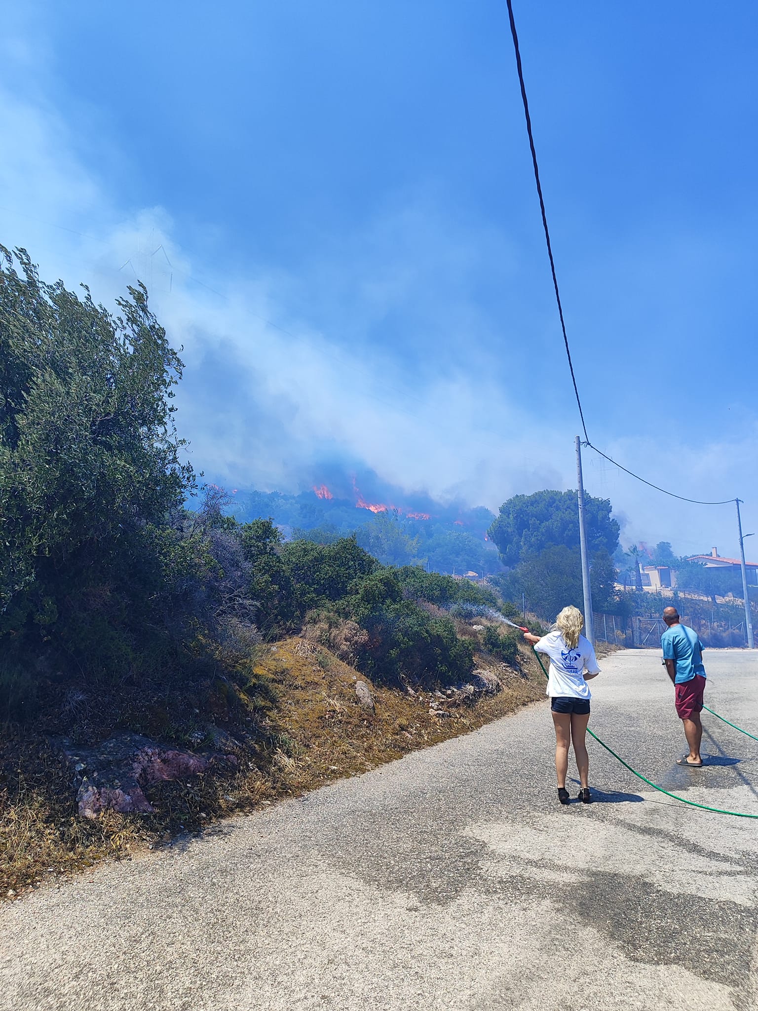 Live Update: Αναζωπύρωση της φωτιάς στη Σαρωνίδα - Μάχη στο Λαγονήσι να μην περάσει η φωτιά την Καλυβίων (pics & vids) πυρκαγιά
