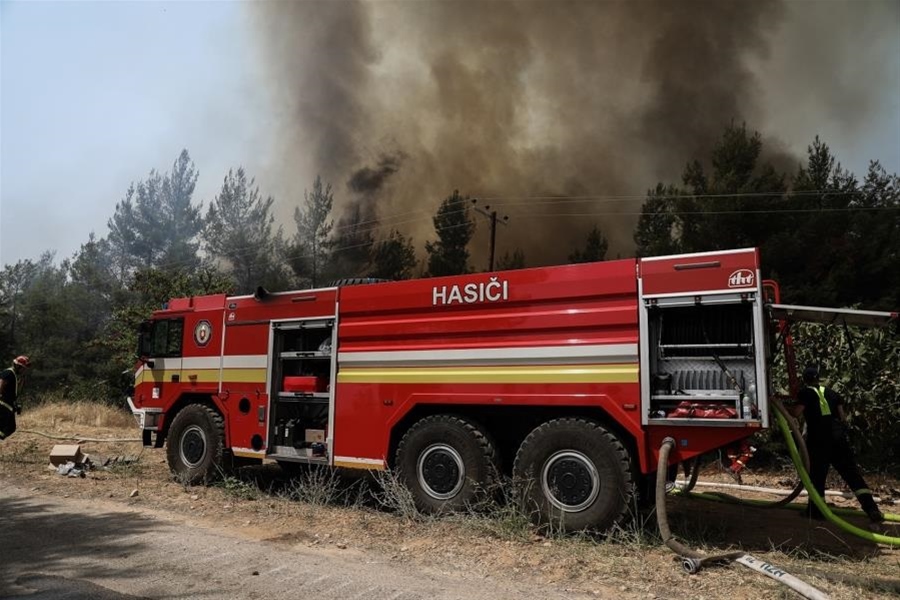 Δέκα χώρες προσφέρουν βοήθεια στην Ελλάδα για τις πυρκαγιές – Τι δυνάμεις έστειλε κάθε μία