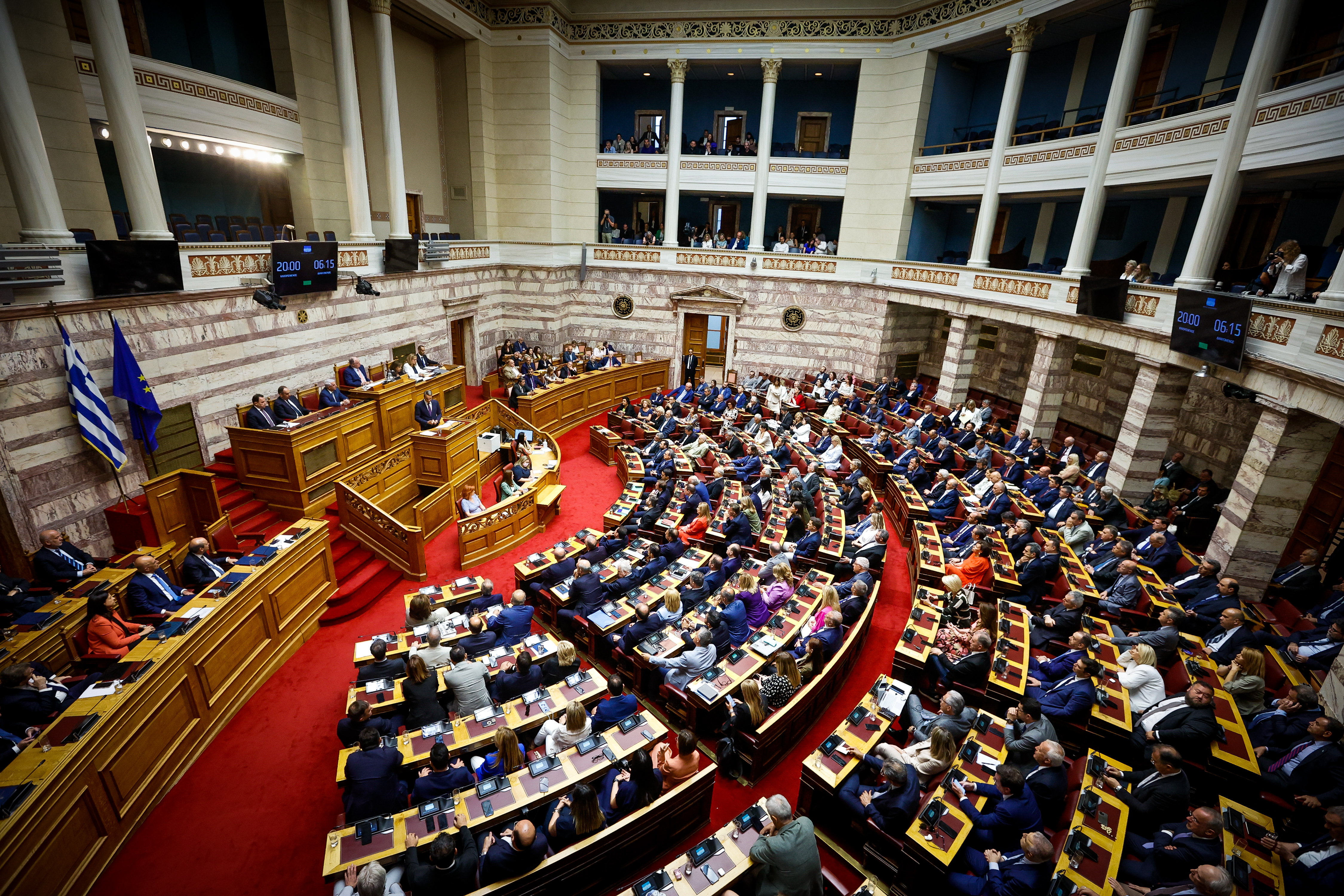 ΥΠΟΙΚ: Τι θα κερδίσουν νέοι, συνταξιούχοι, οικογένειες με παιδιά, δημόσιοι υπάλληλοι και ιδιοκτήτες ακινήτων