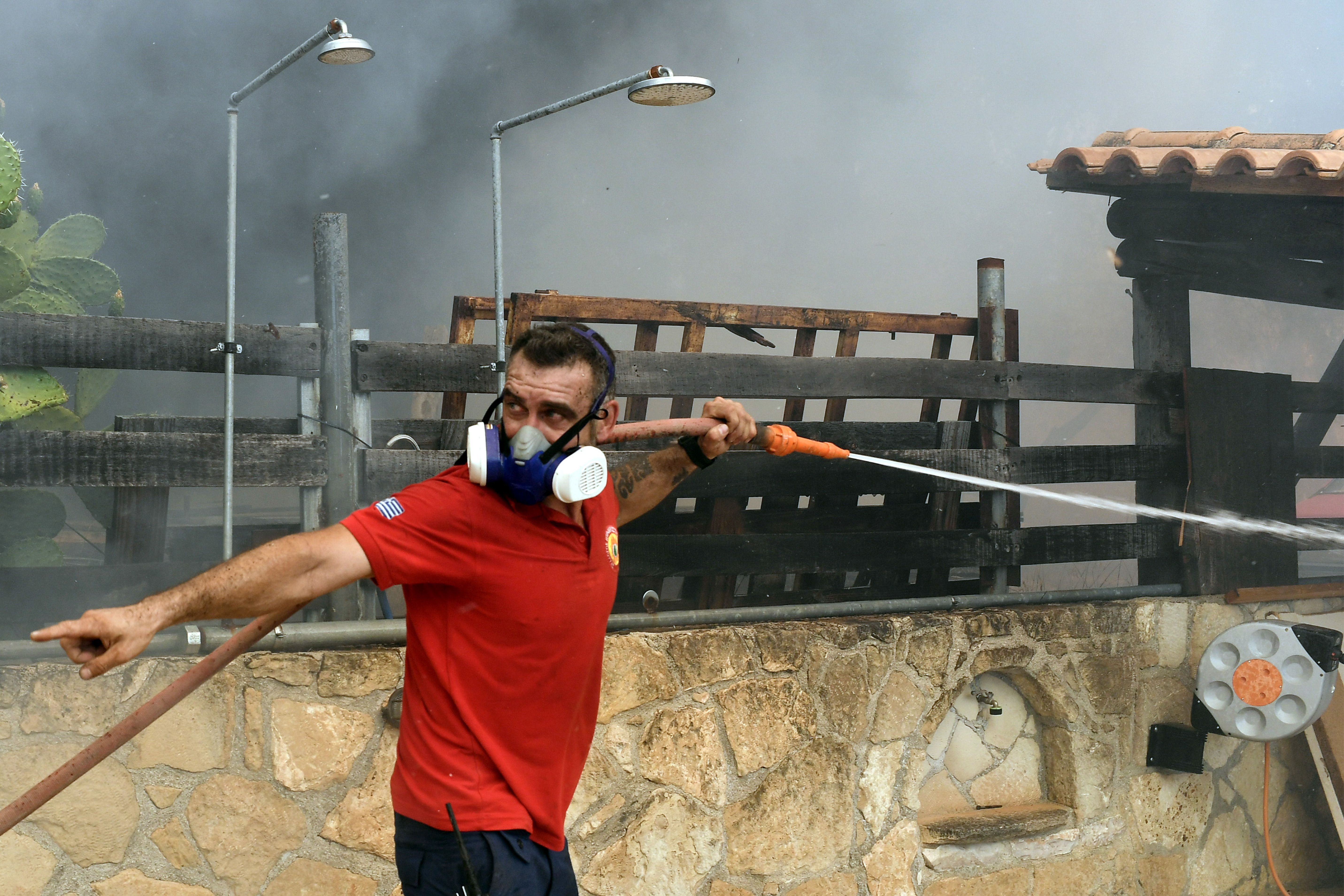 Νέα Ζωή και Λουτράκι: Η δίνη που σκόρπισε ο πύρινος εφιάλτης αποτυπώνεται σε ντοκουμέντα που θα θυμίζουν την τεράστια καταστροφή εφιάλτης