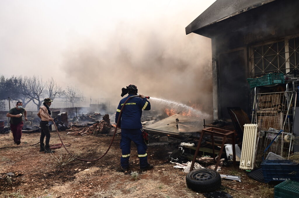 Αρτοποιός: 66 πυρκαγιές το τελευταίο 24ωρο – Ισχυρές πυροσβεστικές δυνάμεις σε όλες τις περιοχές