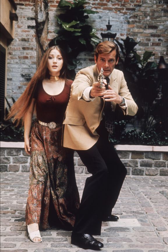 The Roger Moore Way: 50 χρόνια από το πρώτο του «My name is Bond» Roger Moore, Live and Let Die
