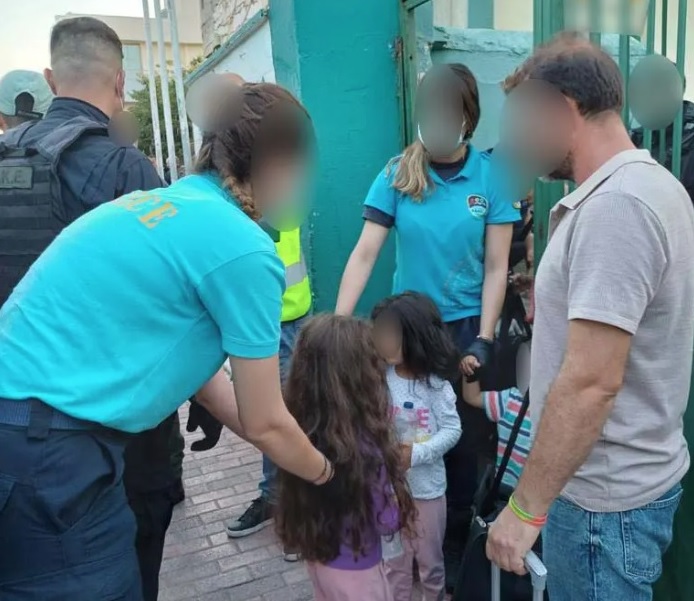 Απομάκρυναν 53 Κούρδους από κτίριο-ερείπιο στη Λαυρεωτική