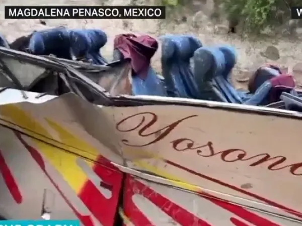 Τραγωδία στο Μεξικό: 29 νεκροί από πτώση λεωφορείου σε γκρεμό
