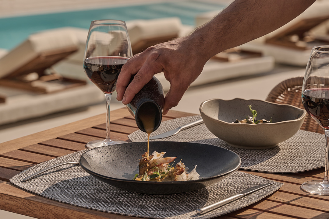 Yi Hotel Mykonos: Η SWOT Hospitality καλωσορίζει το απόλυτο party hotel Yi Hotel Mykonos