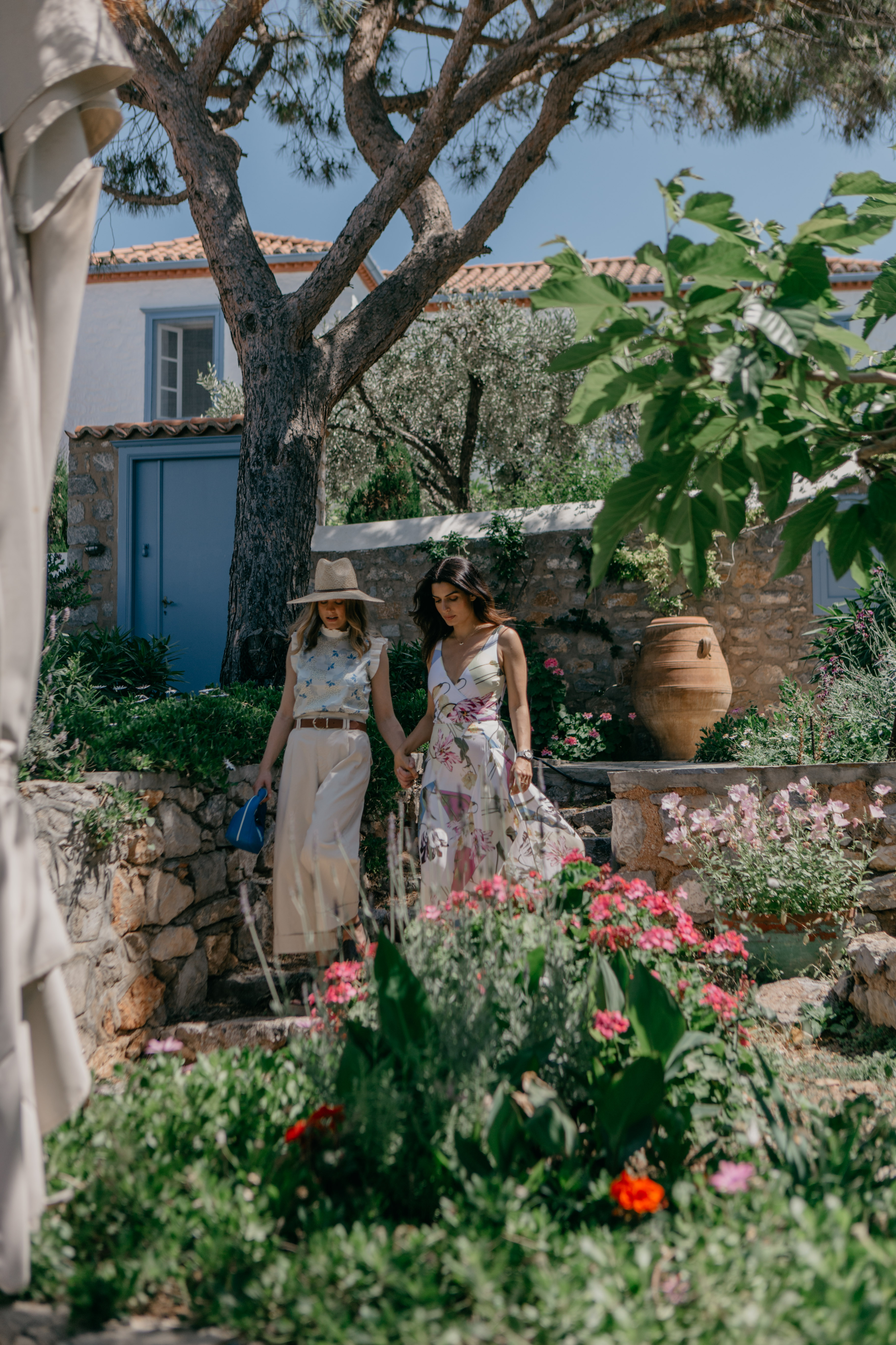 Ted Baker: Αναδεικνύει την Ελλάδα σε μια παγκόσμια καμπάνια βγαλμένη από Carte Postale Ted Baker