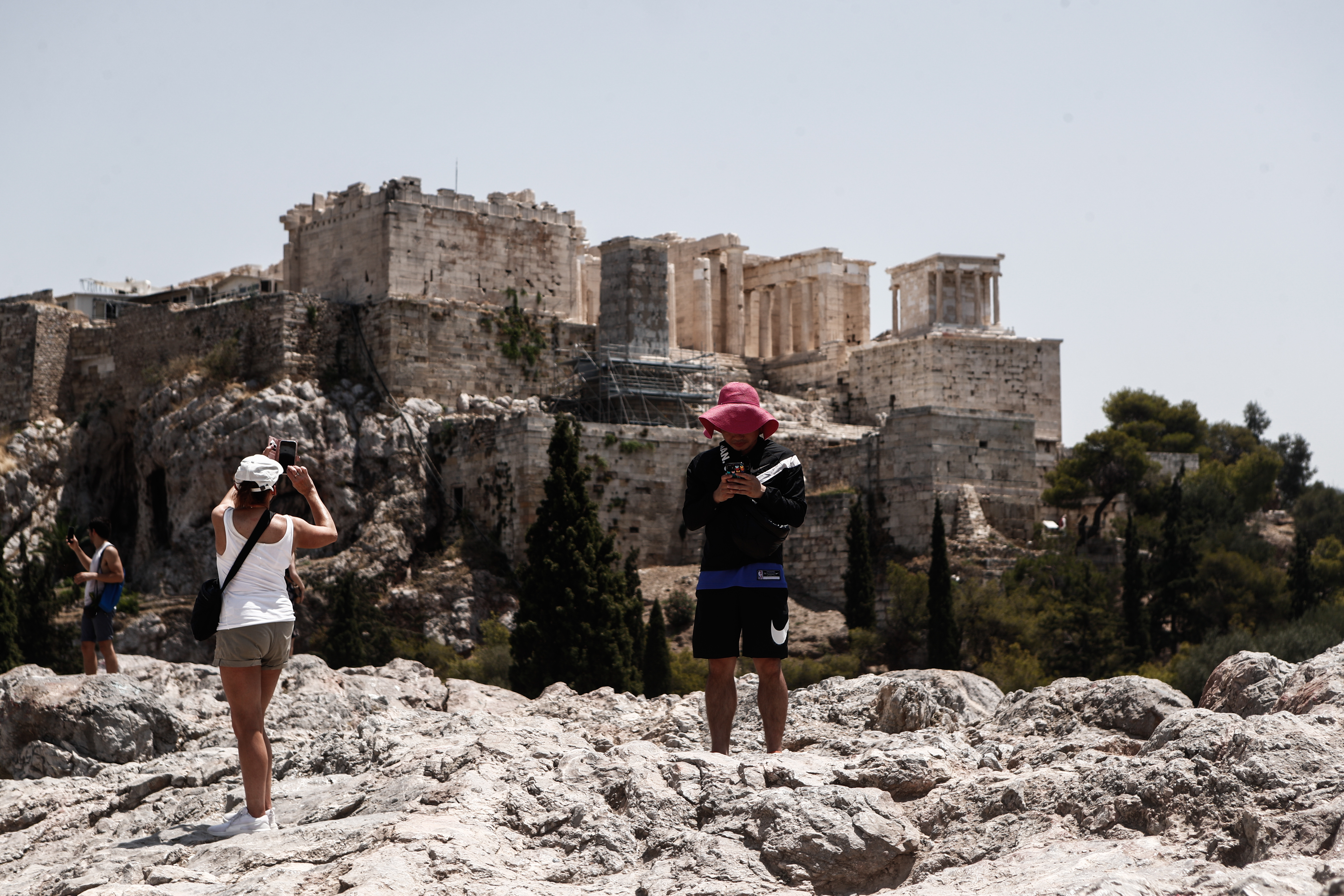 «Το μνημείο δεν αντέχει περισσότερους από 20.000 επισκέπτες ημερησίως»: Αλλάζουν όλα στην Ακρόπολη