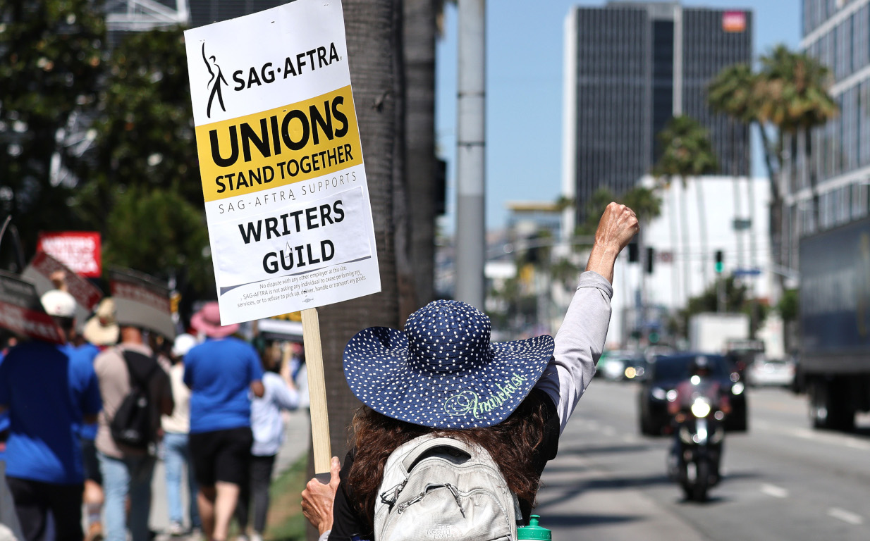 ΗΠΑ: Συγγραφείς και παραγωγοί οδεύουν προς τερματισμό της απεργίας