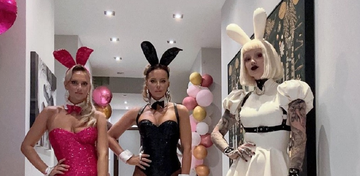 Kate Beckinsale: Μπήκε στα 50 ντυμένη «κουνελάκι» του Playboy
