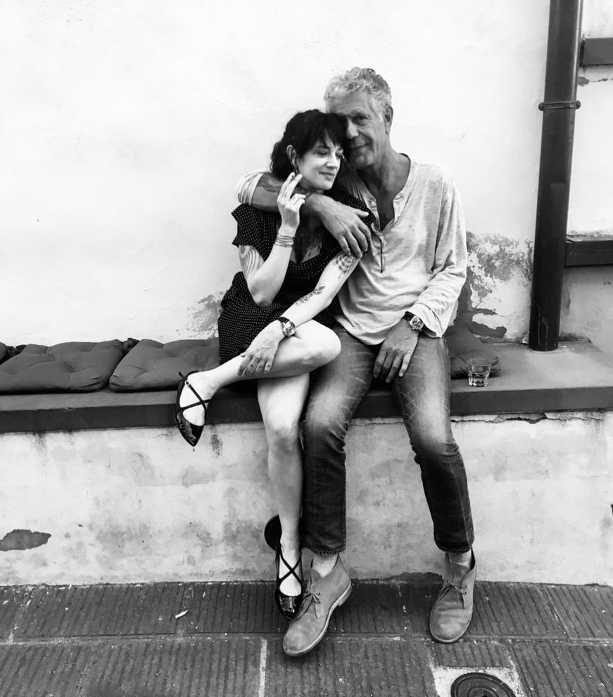 Anthony Bourdain: Ο άγνωστος Tony, το κυνήγι της ευτυχίας και δύο αμφιλεγόμενες στιγμές Bourdain, happy