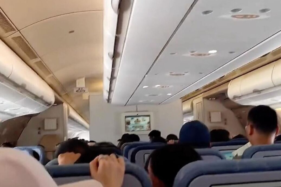 Πτήση θρίλερ της Air China: Χαμός στον αέρα με επιβάτες να… εκτοξεύονται από τις αναταράξεις (vid)