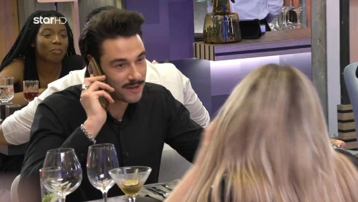 Παίκτης στο First Dates πήρε τηλέφωνο τη μαμά του να την ρωτήσει αν έχει αλλεργία: «Δεν υπάρχει αυτό, 35 χρονών μαντράχαλος»