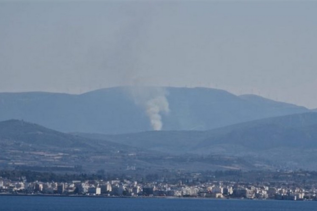 Φωτία σε αγροτοδασική έκταση στην περιοχή Μαψός Κορινθίας – Σηκώθηκαν και εναέρια μέσα