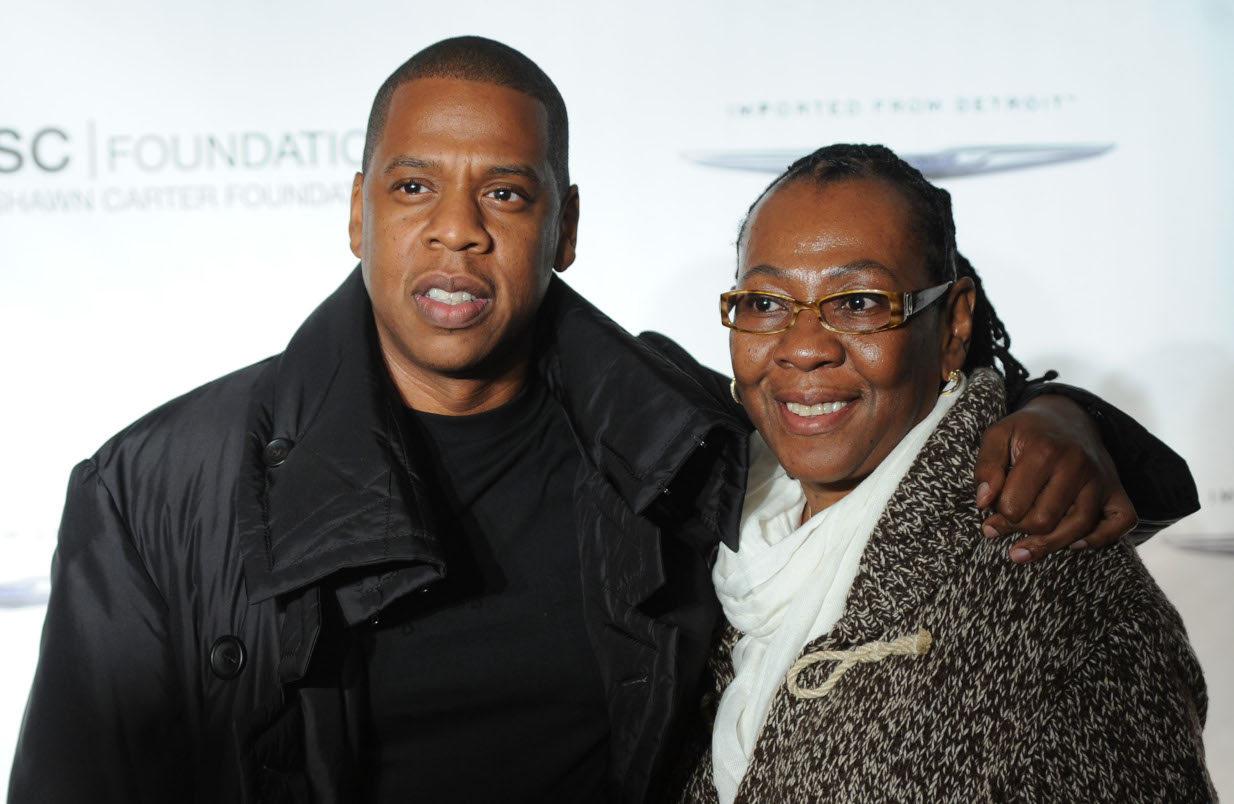 Η μητέρα του Jay-Z παντρεύτηκε την σύντροφό της – «Είναι λεσβία μα τόσα χρόνια κρυβόταν», είχε αποκαλύψει ο ράπερ