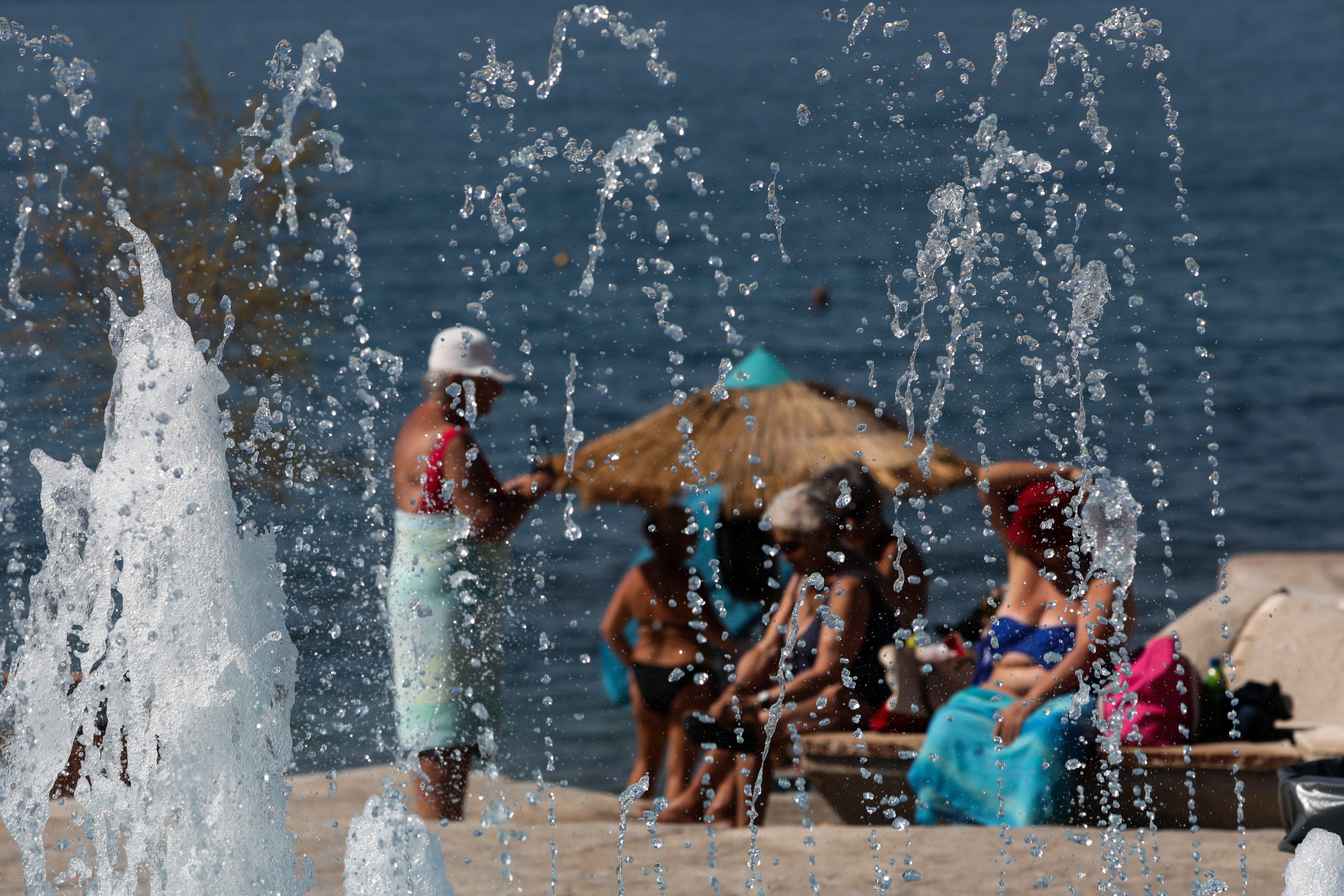 Καύσωνας: Το μείγμα hot dry windy ανησυχεί τους μετεωρολόγους – Πού ο υδράργυρος χτύπησε 70άρι