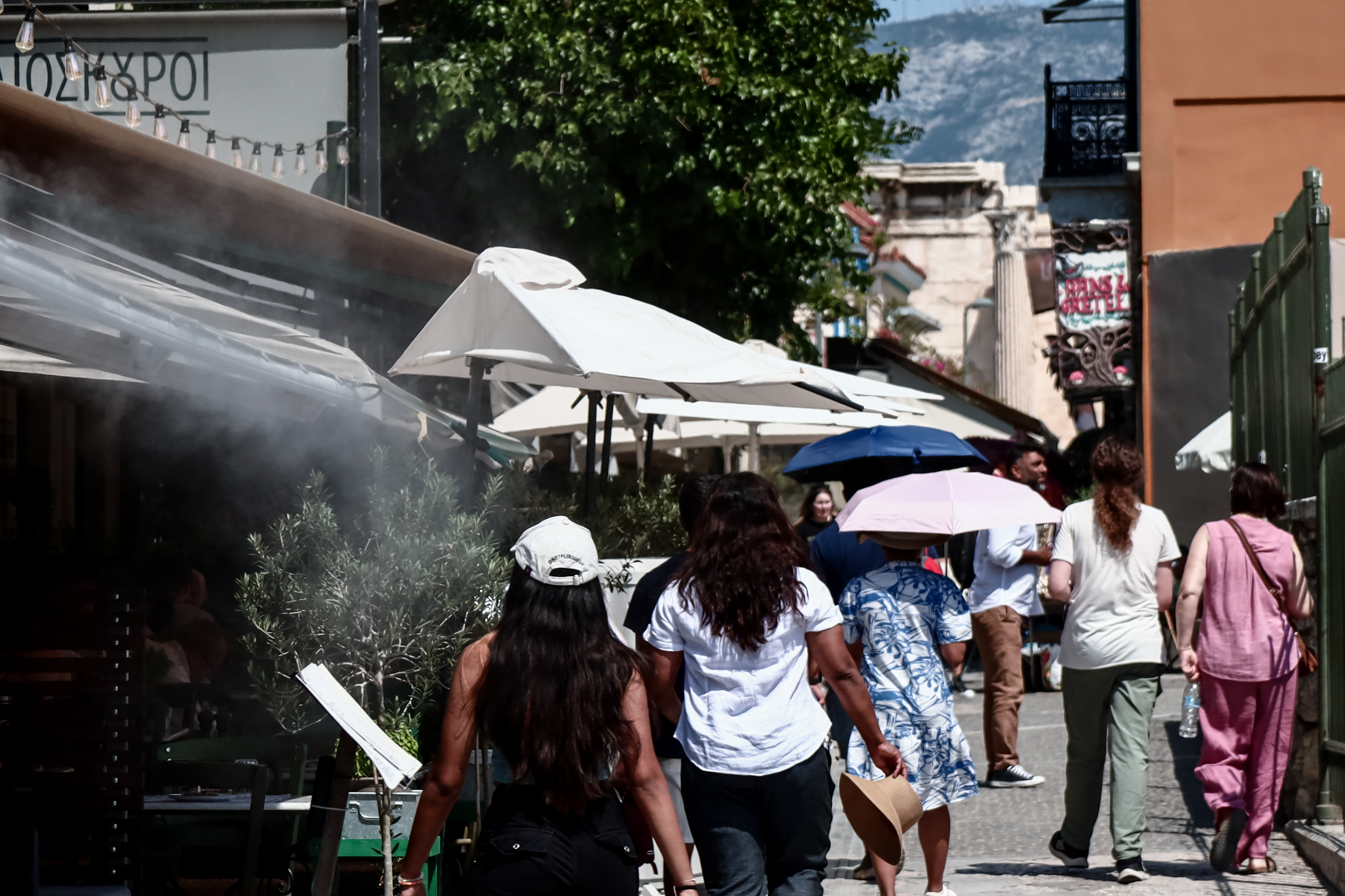 Καύσωνας και εργασία: Όλα τα μέτρα προστασίας για τους εργαζόμενους