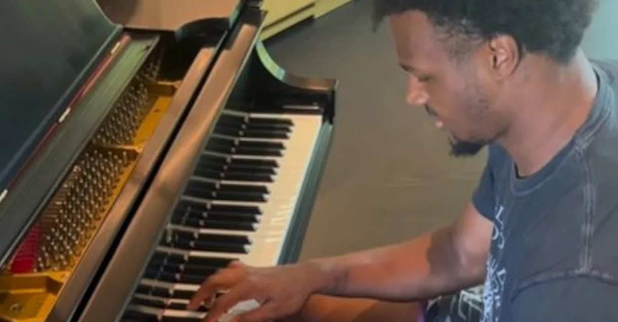 Λεμπρόν Τζέιμς: Ανέβασε βίντεο με το γιο του να παίζει πιάνο, μετά την ανακοπή που υπέστη (Vid)