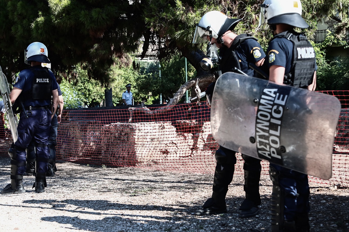 Πλειστηριασμός: Γυναίκα στα Πατήσια απειλεί ν’ αυτοκτονήσει!