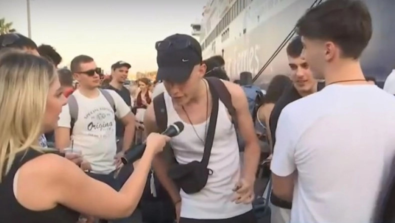 Νεαρός σε δημοσιογράφο έξω από πλοίο στον Πειραιά: «Πάω Τουρκία να φέρω και τον Ντόρσεϊ, μαζί με τον πρόεδρο» (vid)