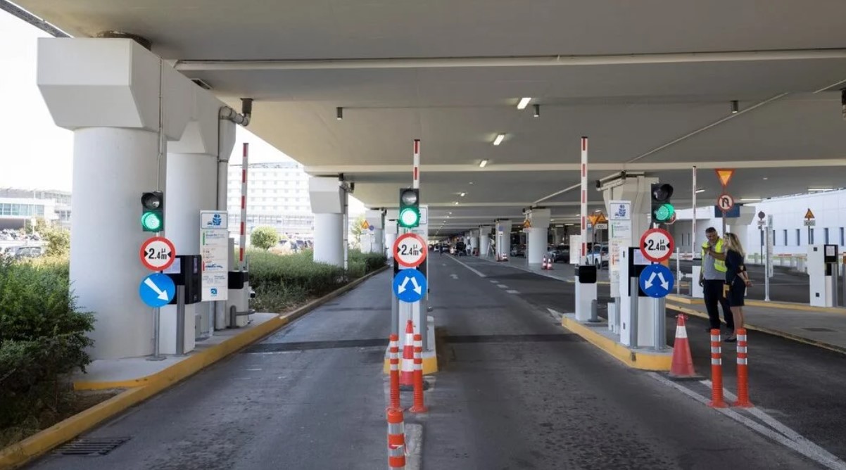 Πόση ώρα μπορώ να παρκάρω δωρεάν στο Αεροδρόμιο Αθηνών; (vid)