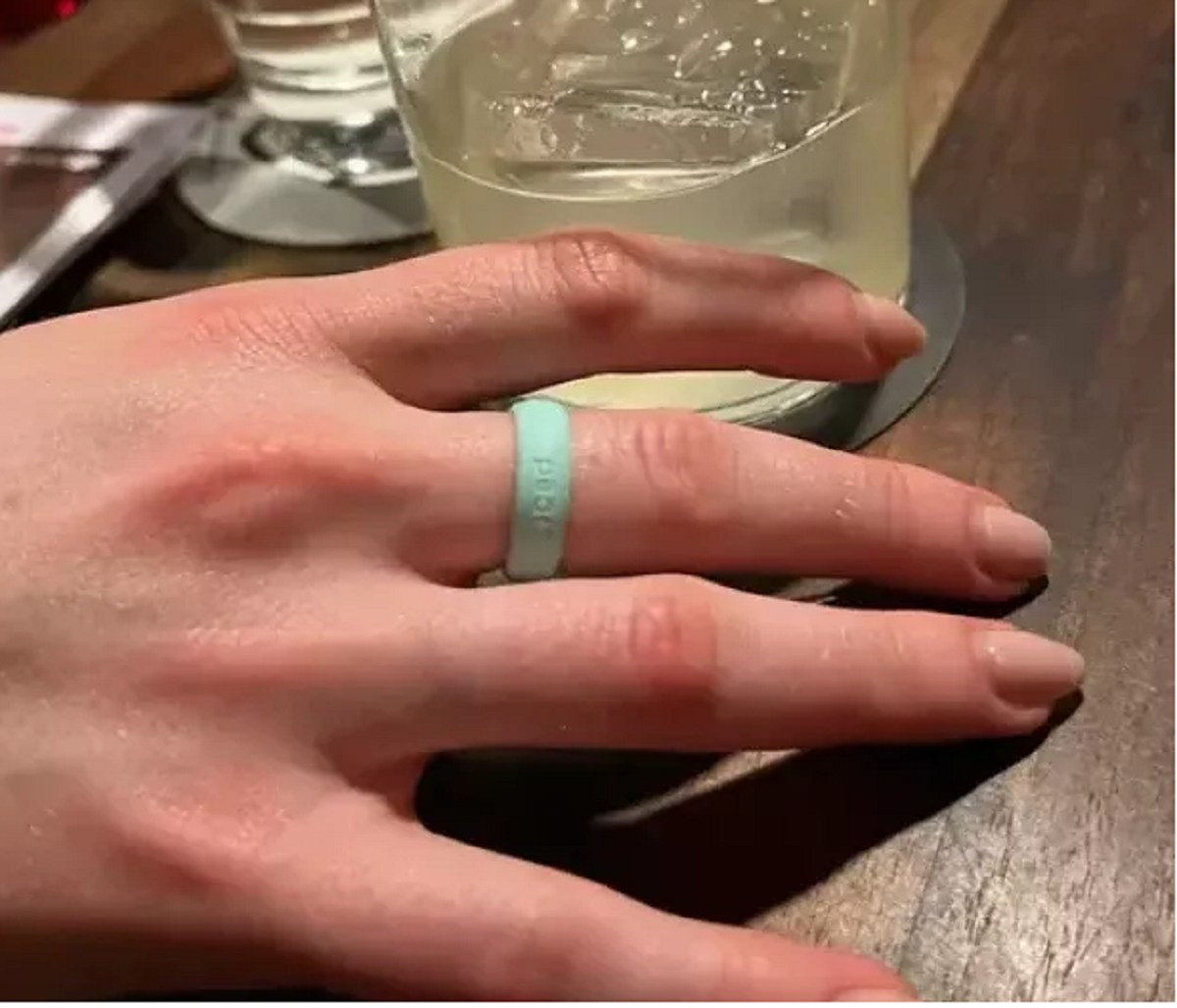 Βρες σύντροφο με ένα δαχτυλίδι!