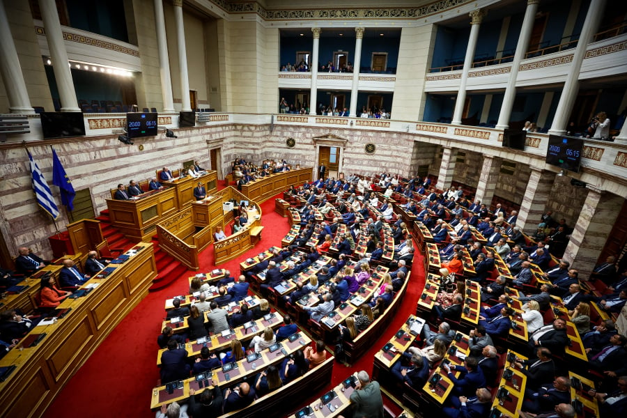 Σε δημόσια διαβούλευση από σήμερα το νομοσχέδιο για την ψήφο των αποδήμων