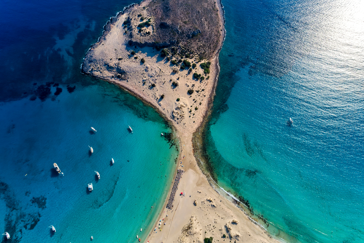 Ύμνοι από το National Geographic: Η ελληνική παραλία που βρίσκεται στις καλύτερες της Ευρώπης – Το πρασινομπλέ της θάλασσας που «αιχμαλωτίζει»