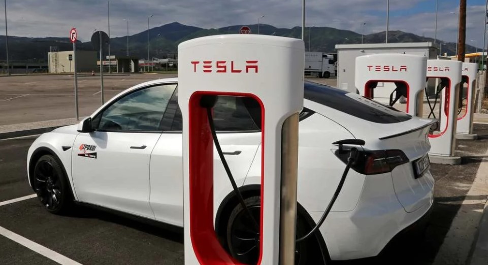 Τέλος η δωρεάν φόρτιση από την Tesla στην Ελλάδα – Ξεκινούν οι χρεώσεις