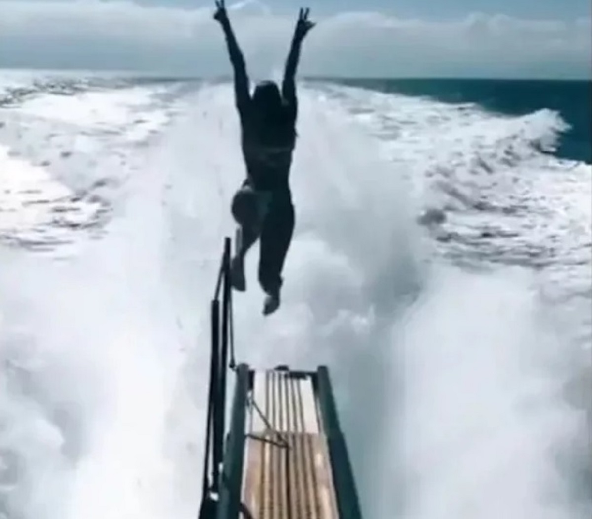 H νέα θανατηφόρα «μόδα» στο TikTok που κόστισε τη ζωή 4 ανθρώπων
