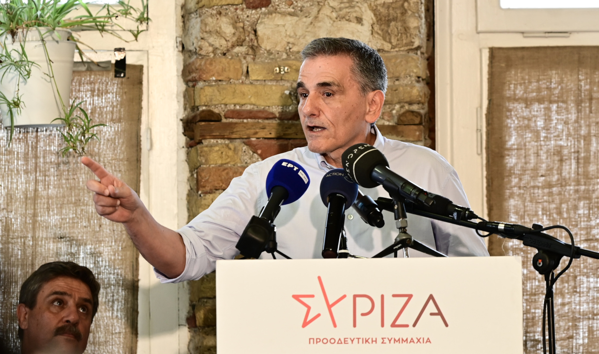 ΣΥΡΙΖΑ: Ο Ευκλείδης Τσακαλώτος ανακοίνωσε την υποψηφιότητά του για την ηγεσία του κόμματος