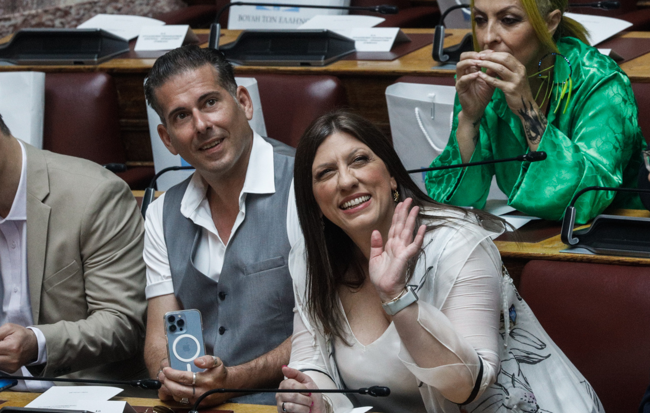 «Αρχίσαμε»: Αποδοκιμασίες και ειρωνείες κατά της Κωνσταντοπούλου στη Βουλή