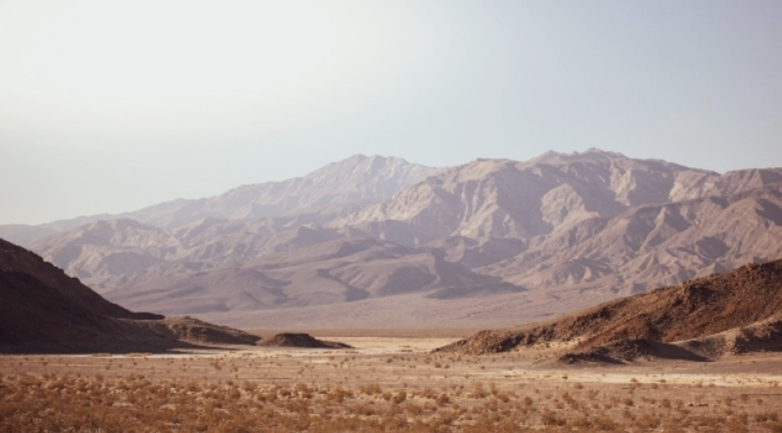 Καλιφόρνια: Τουρίστες επισκέπτονται την «Κοιλάδα του Θανάτου» για να ζήσουν την στιγμή που θα καταγραφεί η υψηλότερη θερμοκρασία (vid)