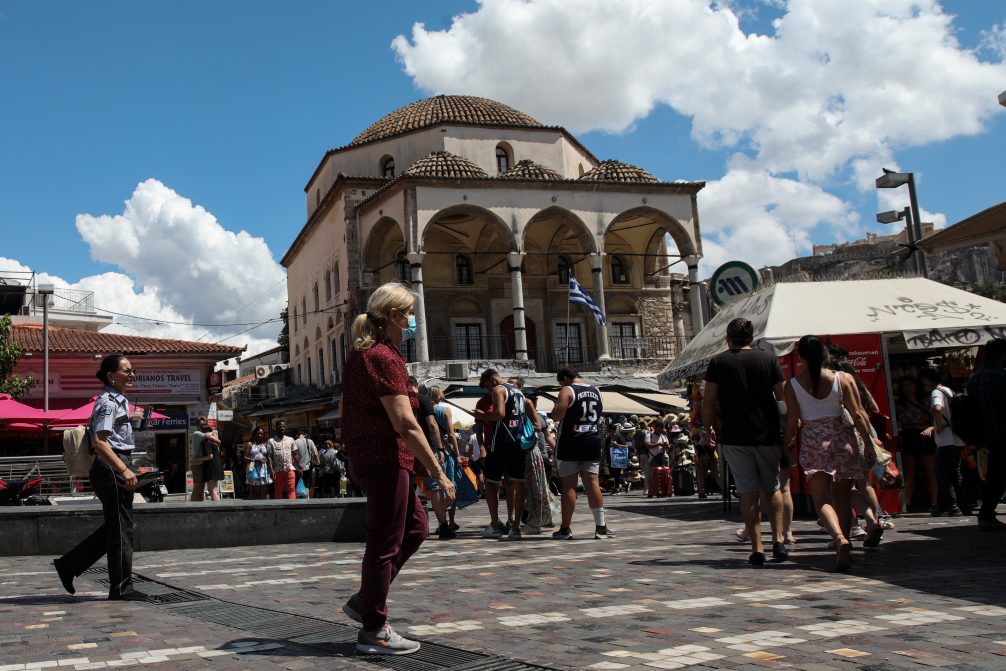 Κορωνοϊός – Νίκος Τζανάκης: Η υποπαραλλαγή Eris δεν καταλαβαίνει από καλοκαίρι – Ποια είναι τα συμπτώματα