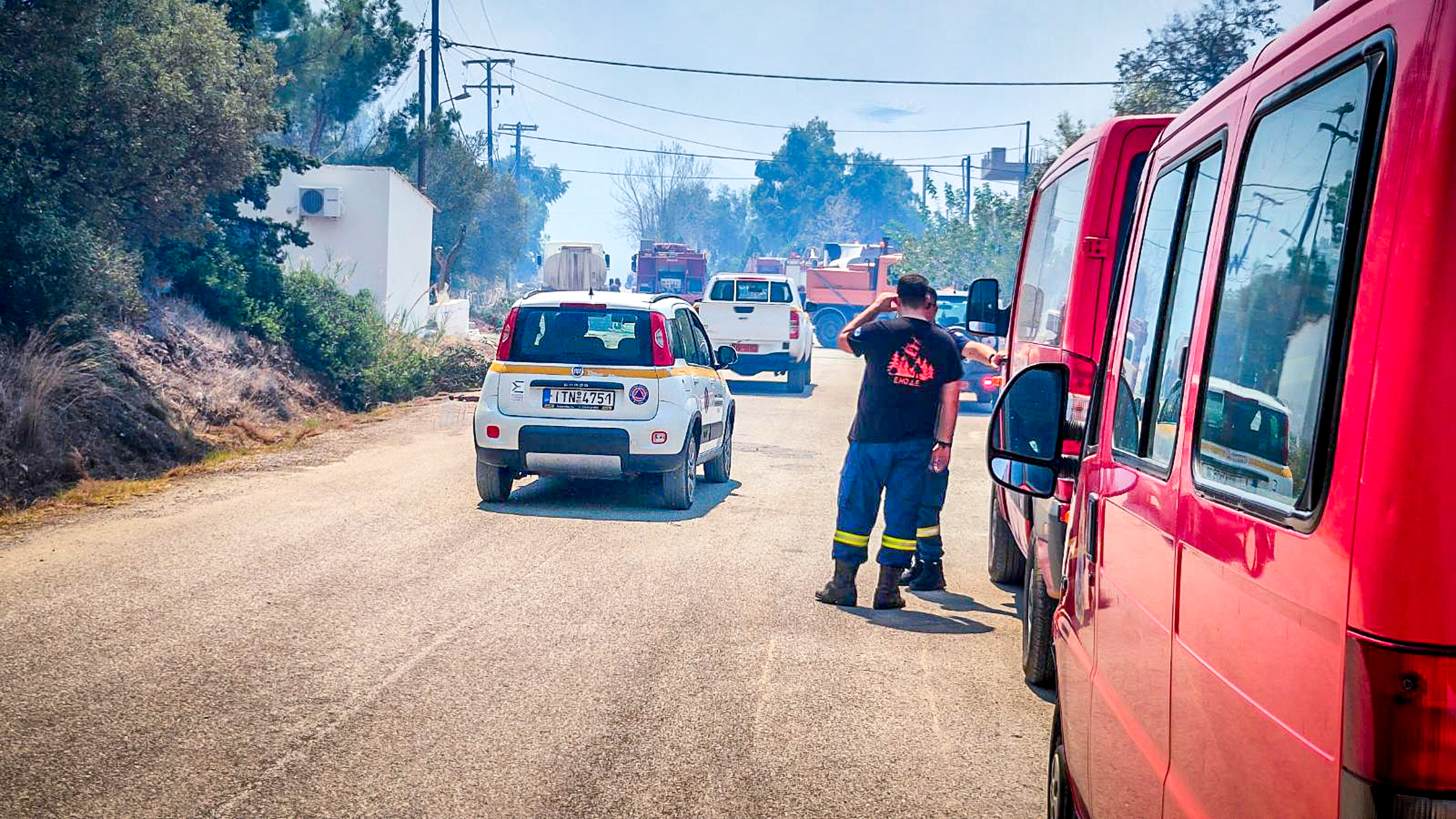 Πρόδρομος Βοιωτίας: Αδιάκοπη μάχη με τις φλόγες όσο μαίνονται άνεμοι άνω των 8 μποφόρ (pics) Πρόδρομος Βοιωτίας