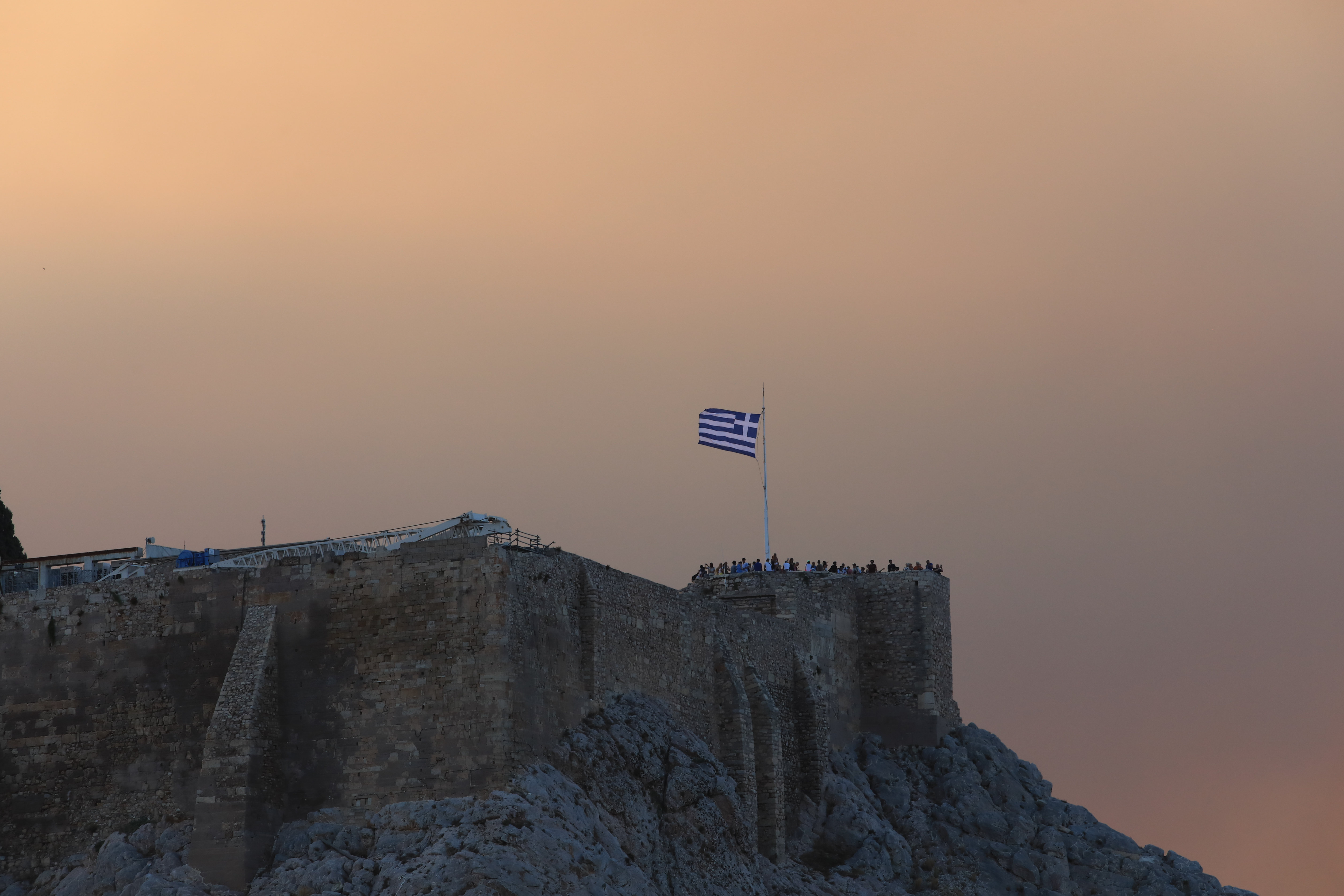 «Το Μάτι του Σάουρον»: Καπνός έχει σκεπάσει την Αττική, κρύφτηκε το ηλιοβασίλεμα (pics) καπνός