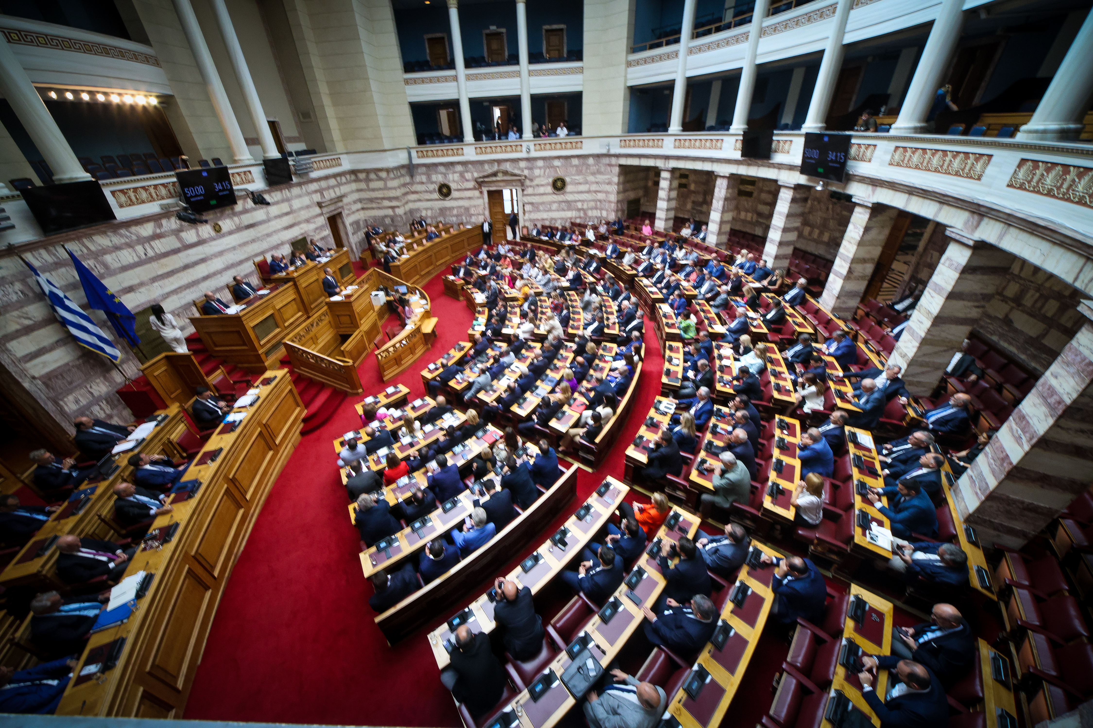 Βουλή: Σφοδρή αντιπαράθεση Βορίδη – Ανδρουλάκη για το κράτος δικαίου