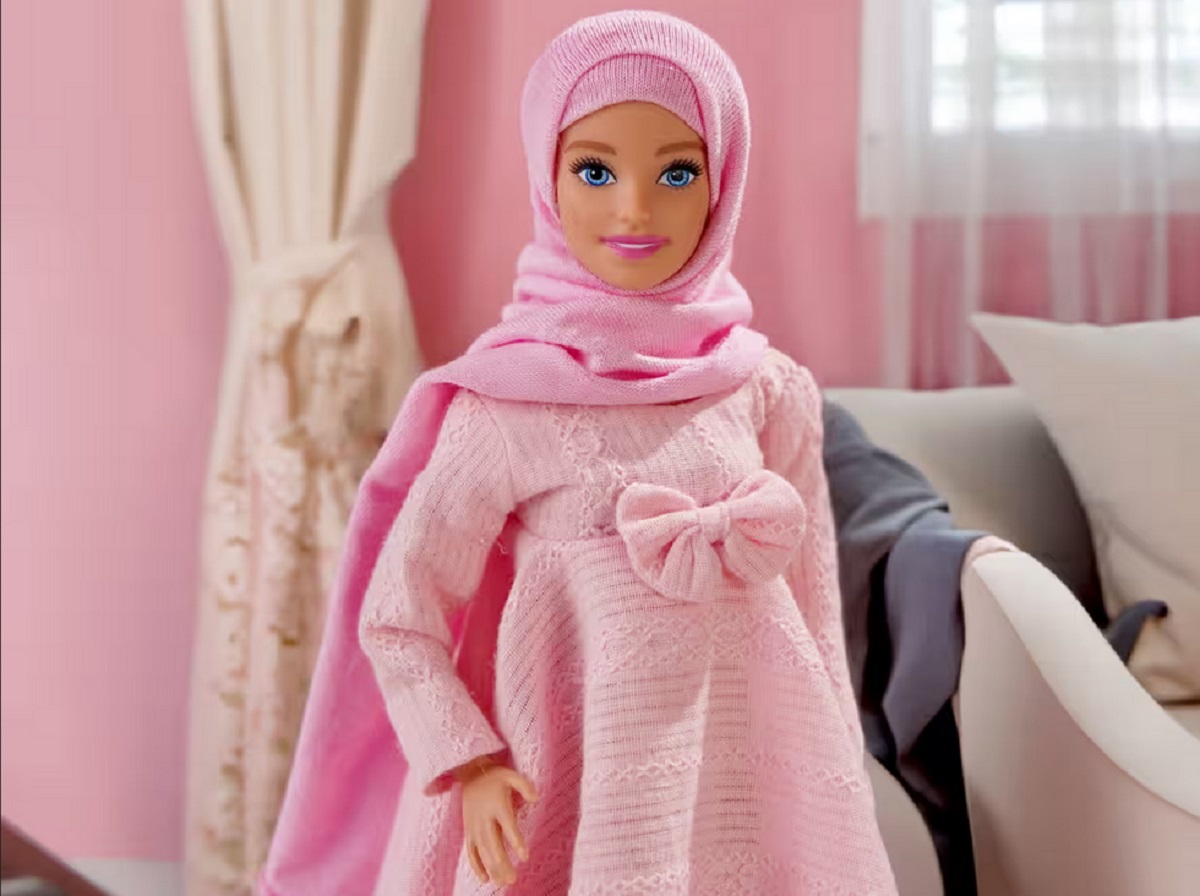 «Hijarbie»: Η μουσουλμάνα Barbie με τα ροζ