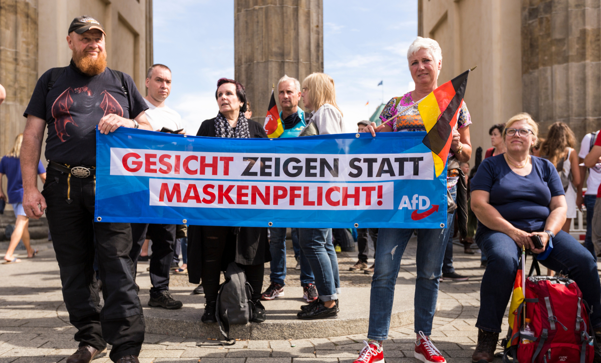 Η Γερμανία φλερτάρει με την ακροδεξιά και προκαλεί φόβο: Δεύτερη δύναμη το AfD