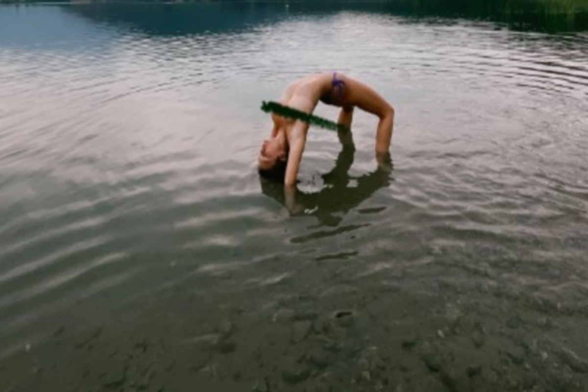 Κλέλια Ανδριολάτου: Κάνει βουτιές χωρίς το πάνω μέρος του μαγιό – Η super sexy ανάρτηση (vid)