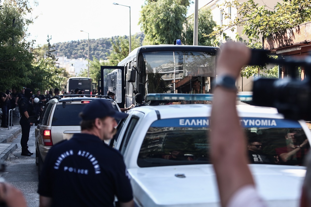 Οπαδική βία: Ελεύθεροι αφέθηκαν οι τρεις κατηγορούμενοι για τη συμπλοκή στη Βούλγαρη