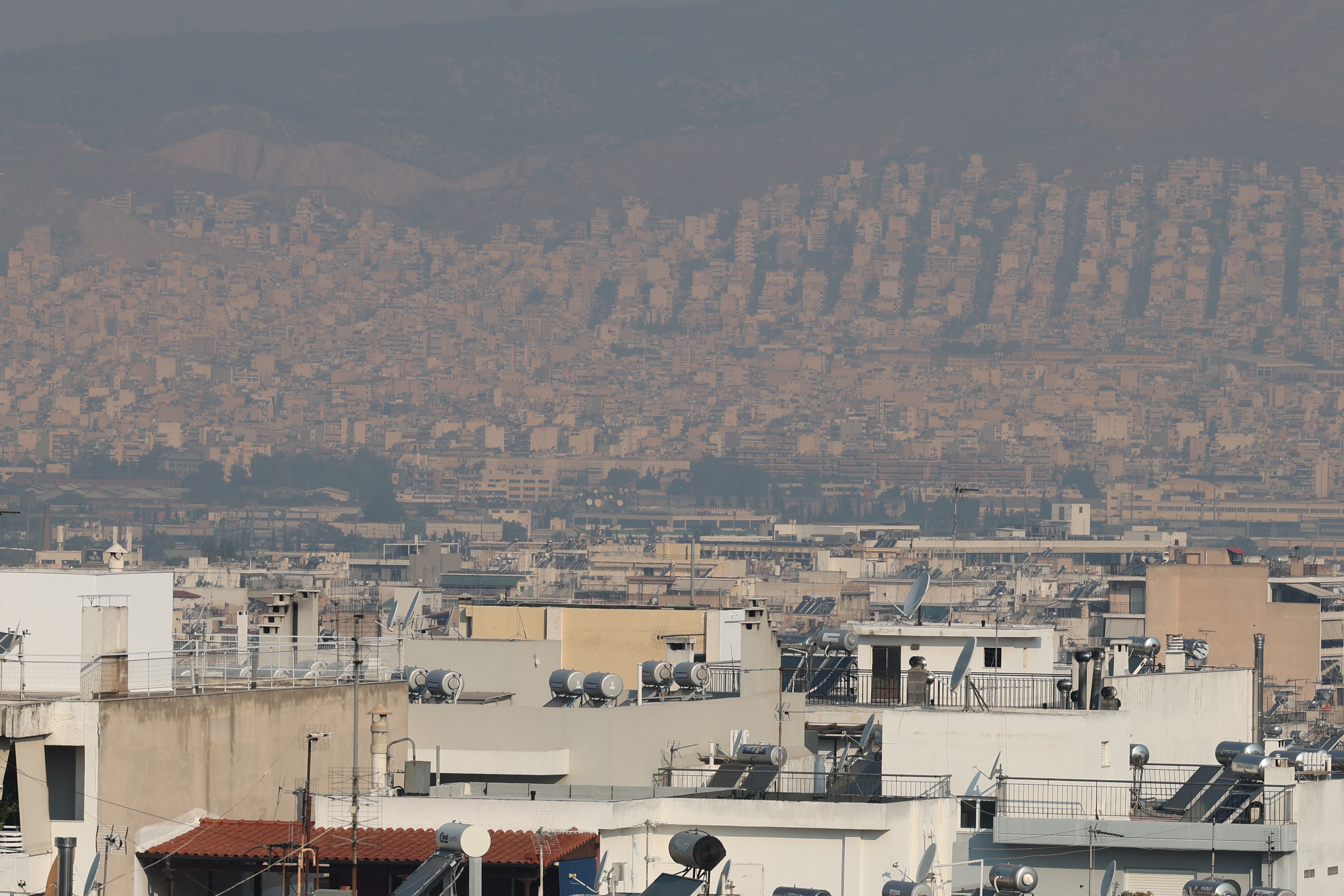 Σύννεφα μόνο από καπνό - Το βίντεο από τον Διεθνή Διαστημικό Σταθμό που δείχνει την ατμόσφαιρα της Ελλάδας μετά τις φωτιές φωτιές