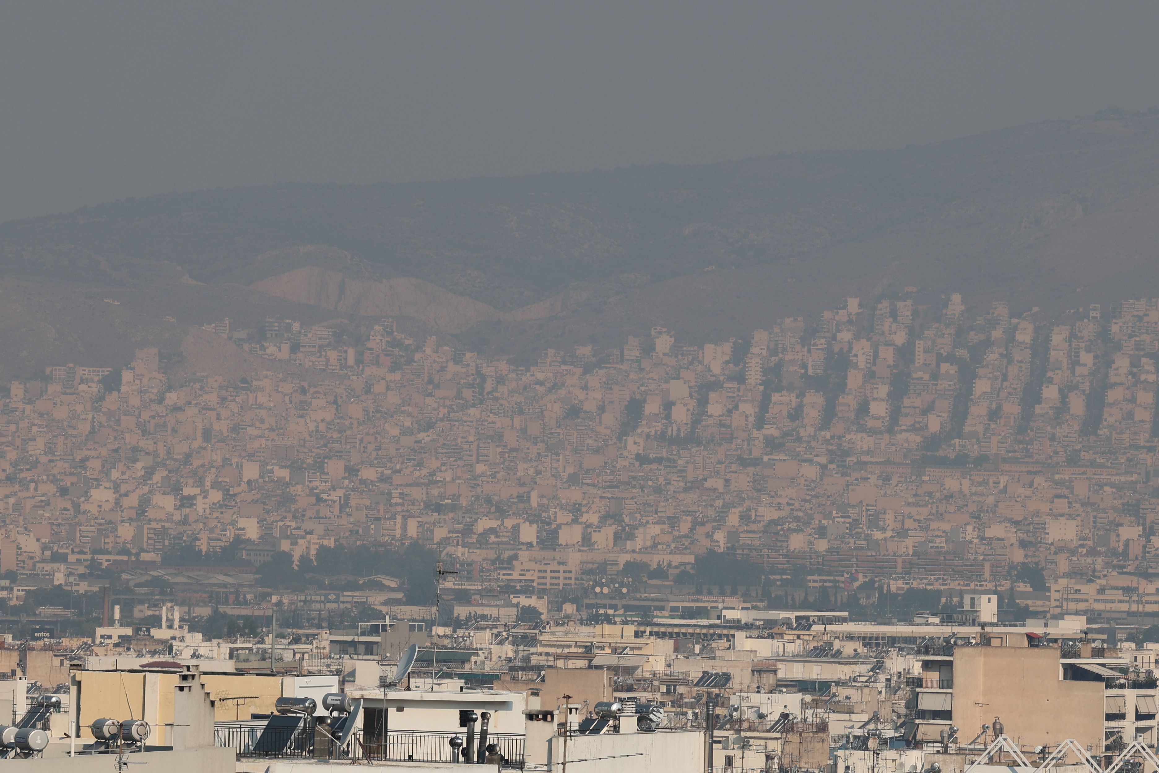Σύννεφα μόνο από καπνό - Το βίντεο από τον Διεθνή Διαστημικό Σταθμό που δείχνει την ατμόσφαιρα της Ελλάδας μετά τις φωτιές φωτιές