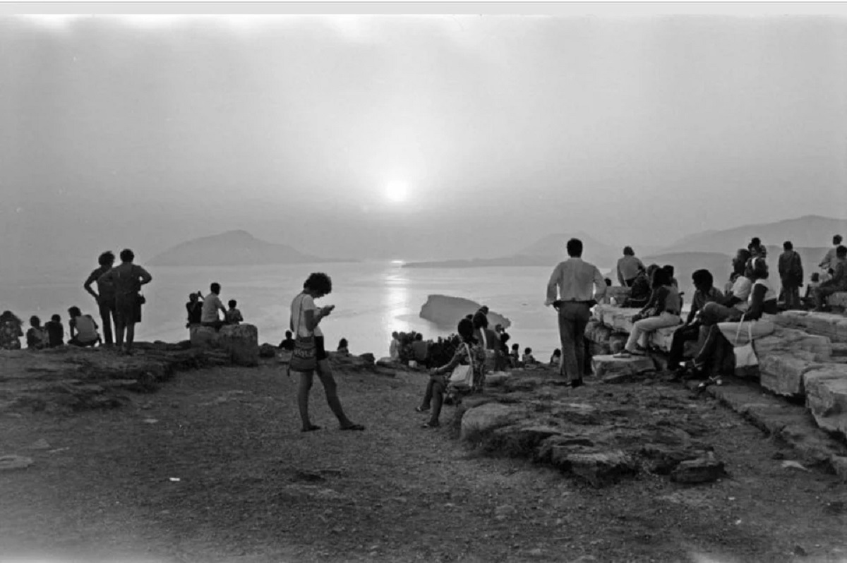 Τα καλοκαίρια της αθωότητας του ’60, σε Μύκονο, Άνδρο, Πάρο, μέσα από 10 vintage φωτογραφίες
