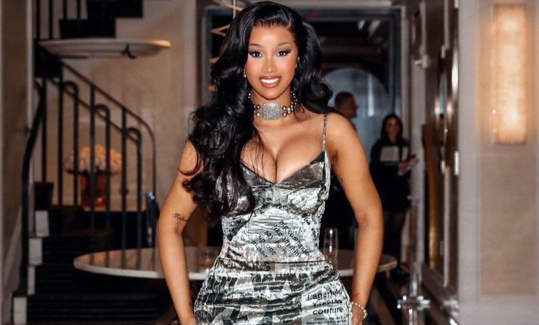 Cardi B: Σε δημοπρασία το μικρόφωνο που πέταξε σε θαυμαστή – Έχει φτάσει τα 100.000 δολάρια