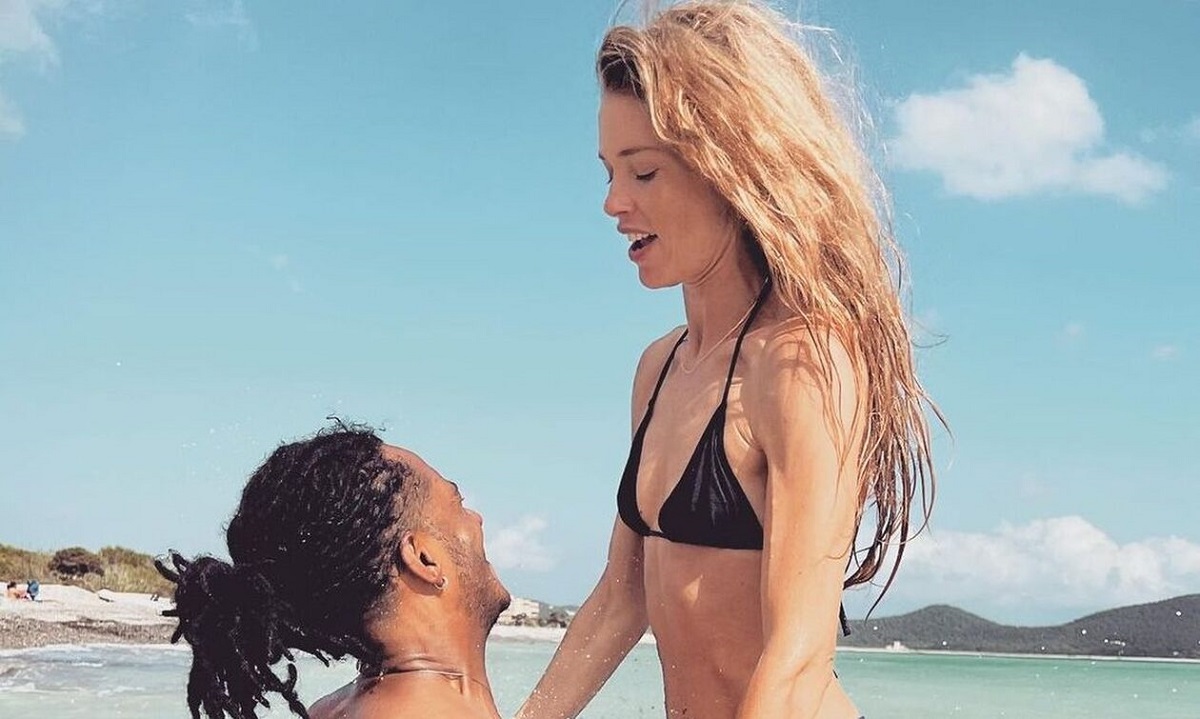 Doutzen Kroes: Για διακοπές στο ξενοδοχείο του Παντζόπουλου στην Άνδρο – Αποθεώνει την Ελλάδα με στίχους του Ελύτη