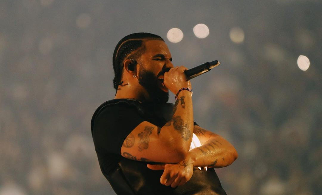 Ήταν μια στιγμή παραφροσύνης: Ο Drake άλλαξε το hairstyle του και έγινε κάτι…που δεν περιγράφεται (pics)